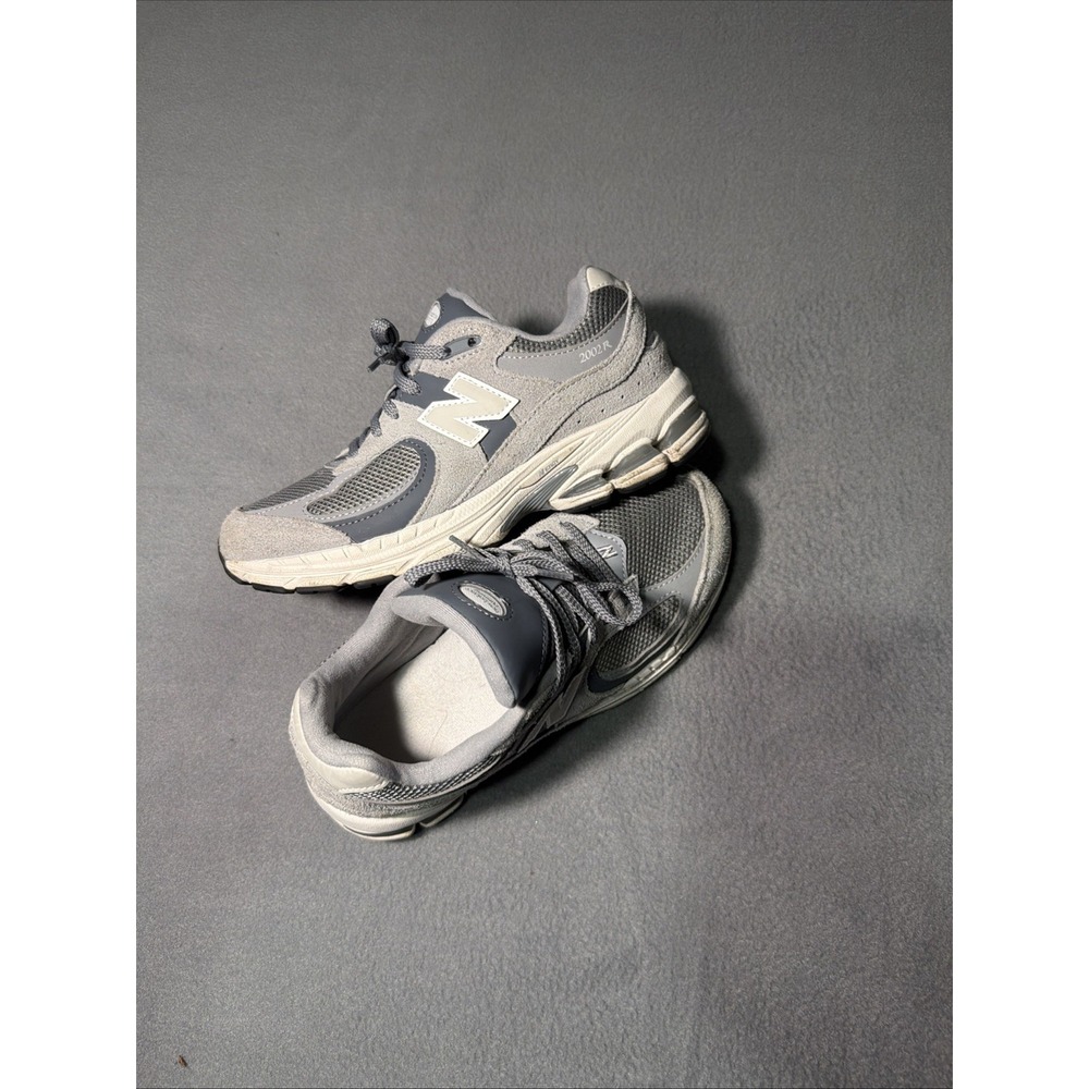 New Balance 2002R Shoes Youth Sz 5.5 Gray GC2002ST Mesh Suede Sneakers